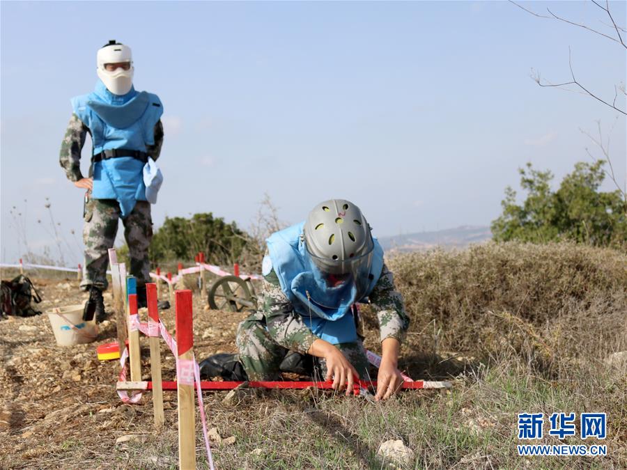 （新華全媒頭條·圖文互動(dòng)）（12）沿著中國特色強(qiáng)軍之路闊步前進(jìn)——黨中央、中央軍委領(lǐng)導(dǎo)推進(jìn)國防和軍隊(duì)建設(shè)70年紀(jì)實(shí)