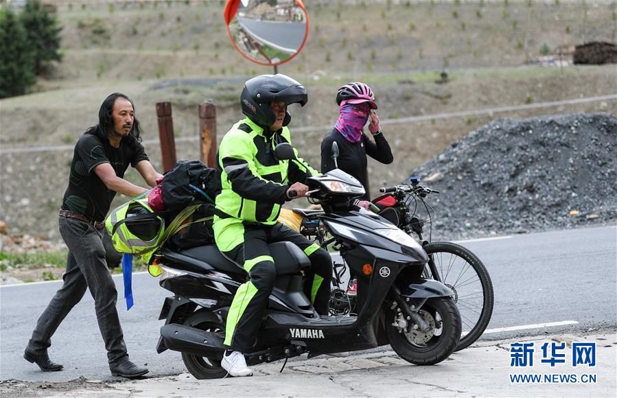 （新華全媒頭條·圖文互動）（10）格?；ㄩ_滿天路——寫在川藏公路通車65周年之際