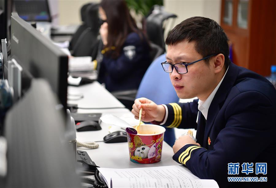 （聚焦疫情防控·圖文互動）（2）電網指揮官：“千軍萬馬”戰(zhàn)疫情