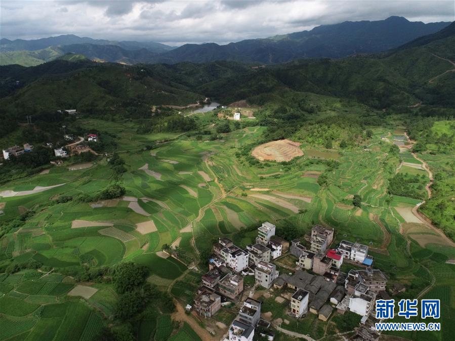 （在習(xí)近平新時(shí)代中國特色社會(huì)主義思想指引下——新時(shí)代新作為新篇章·習(xí)近平總書記關(guān)切事·圖文互動(dòng)）（4）新生活、新盼頭——脫貧攻堅(jiān)新形勢(shì)速覽