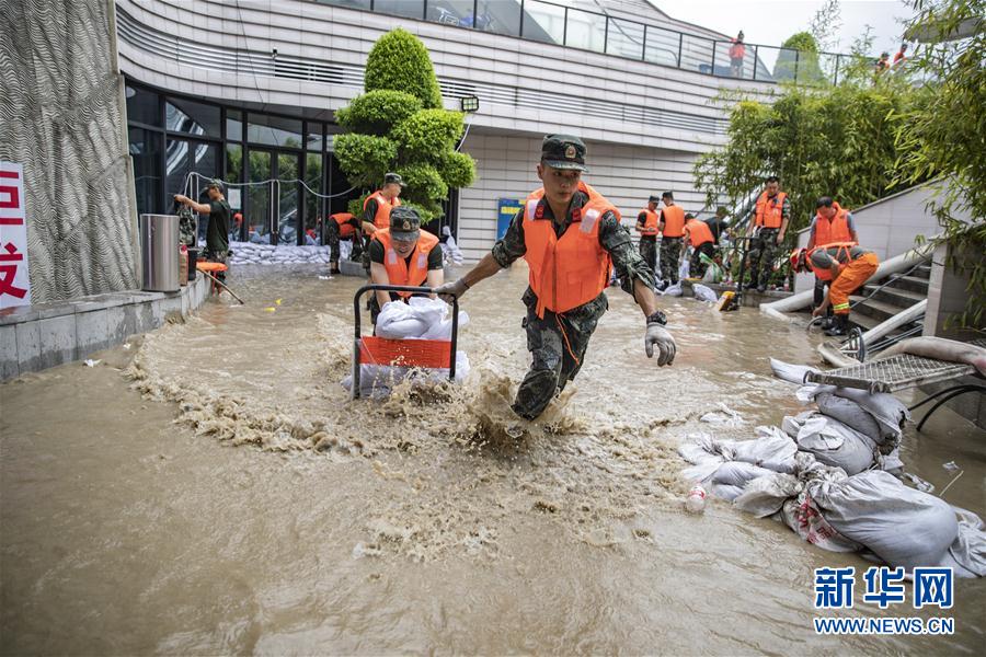 （防汛抗洪·圖文互動）（4）筑起防大汛的堅強防線——重慶防御長江、嘉陵江過境洪峰現(xiàn)場記錄