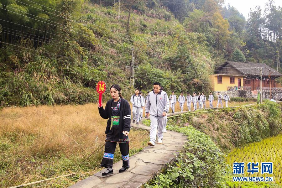 （在習(xí)近平新時(shí)代中國特色社會主義思想指引下——新時(shí)代新作為新篇章·習(xí)近平總書記關(guān)切事·圖文互動(dòng)）（3）精準(zhǔn)扶貧7年，十八洞村“長”出10余種新職業(yè)