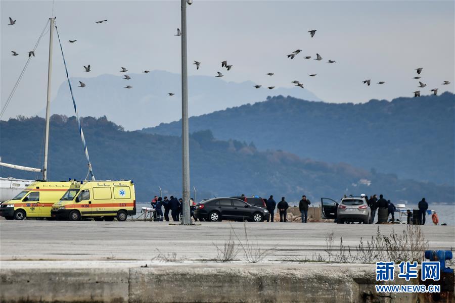 （國(guó)際）（2）一難民船在希臘附近海域沉沒12人死亡