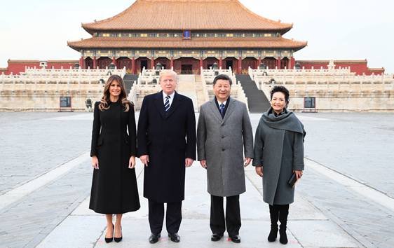 習近平和夫人彭麗媛陪同美國總統(tǒng)特朗普和夫人梅拉尼婭參觀故宮博物院